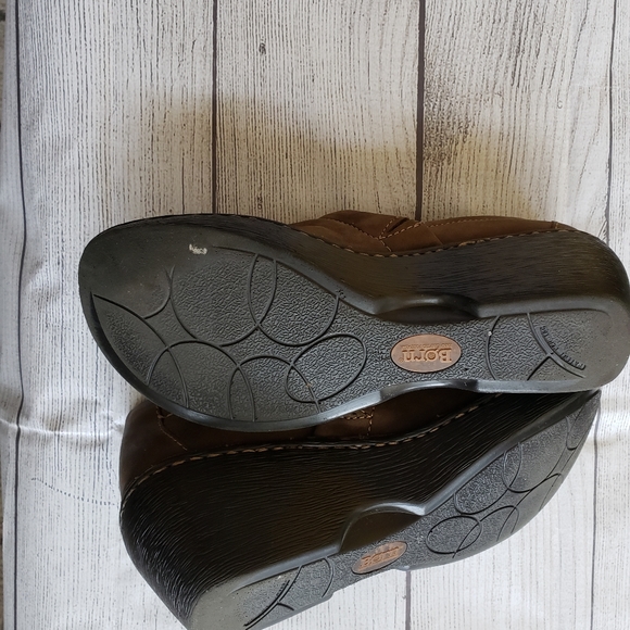 Pre owned leather BORN clogs in size 8. - Picture 7 of 8